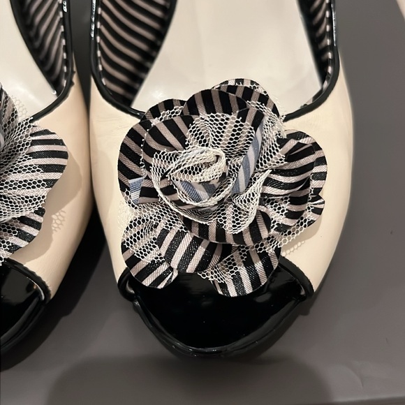 Anne Klein Slingback Heels - Picture 4 of 12